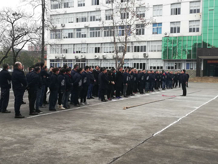 公司进行二〇一九新年拔河角逐